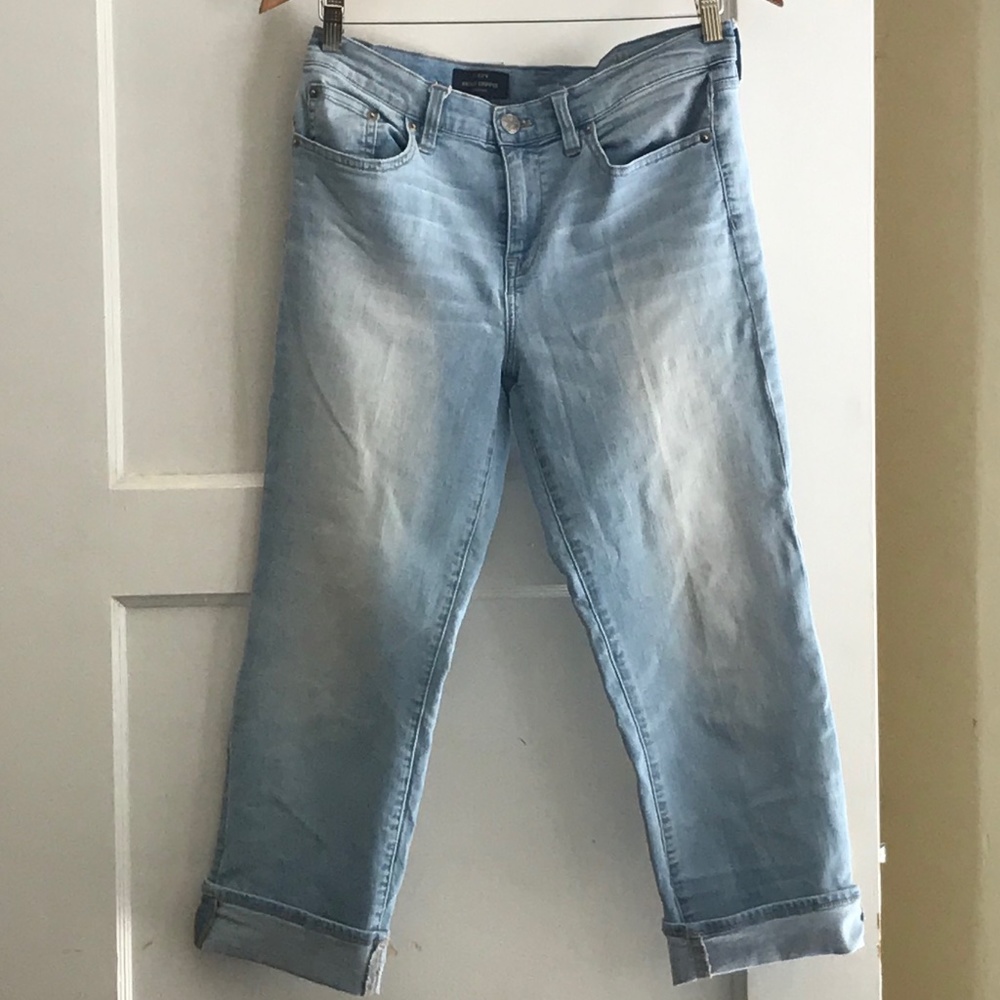 Soft, high-waisted vintage cropped, stretch jeans
